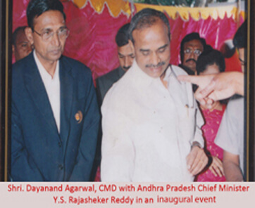 Dayanand Agarwal with Y S Rajashekar Reddy in an inaugural Event